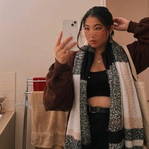 Meet your Posher, Beatrize